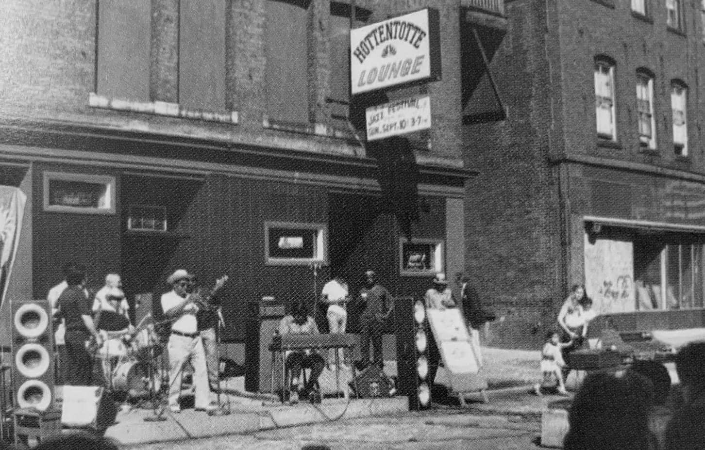 Landscape shot of the Hottenttotte Lounge